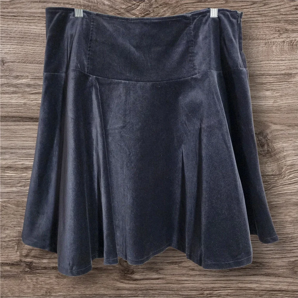 To the Max NWT black velvet to the knees lined flare skirt woman's size 10